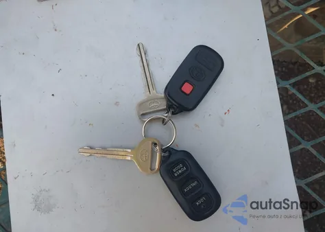 2000 Toyota Sienna Le from USA, damaged, VIN 4T3ZF13C8YU270960